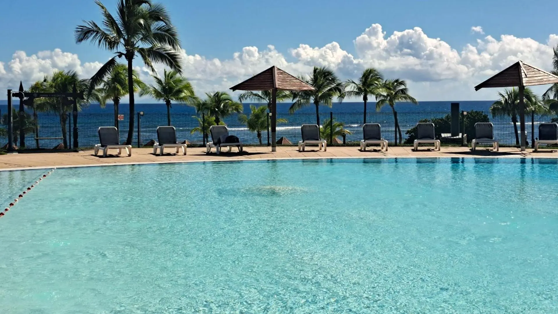 Grand Studio Vue Mer Exceptionnelle, Piscines, Plages. Sainte-Anne Apartman